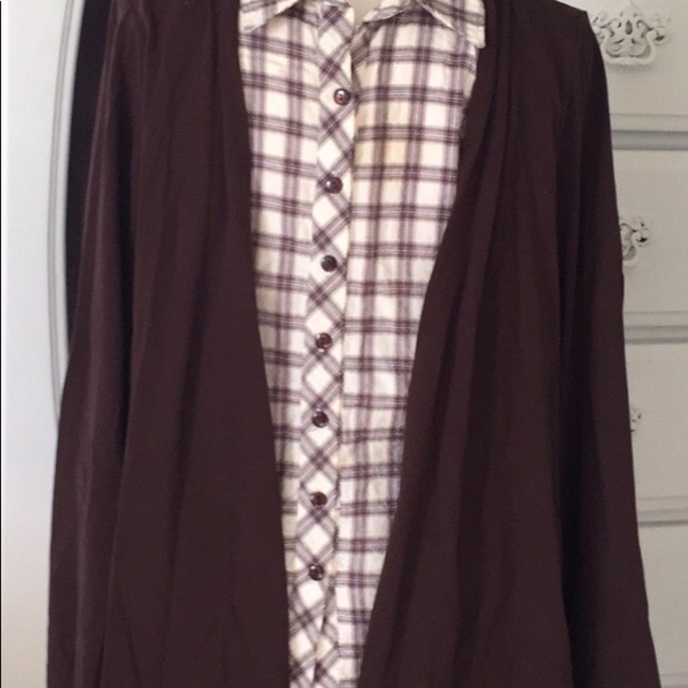 Women’s 1X Sweater with button down top sewn in.